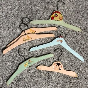 Vintage baby/toddler hangers (6)